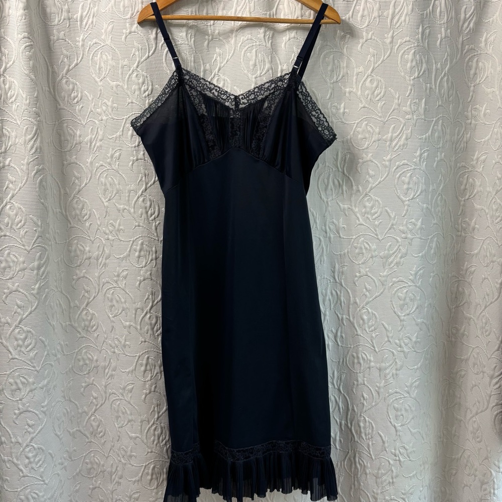Vintage navy slip size 36 average